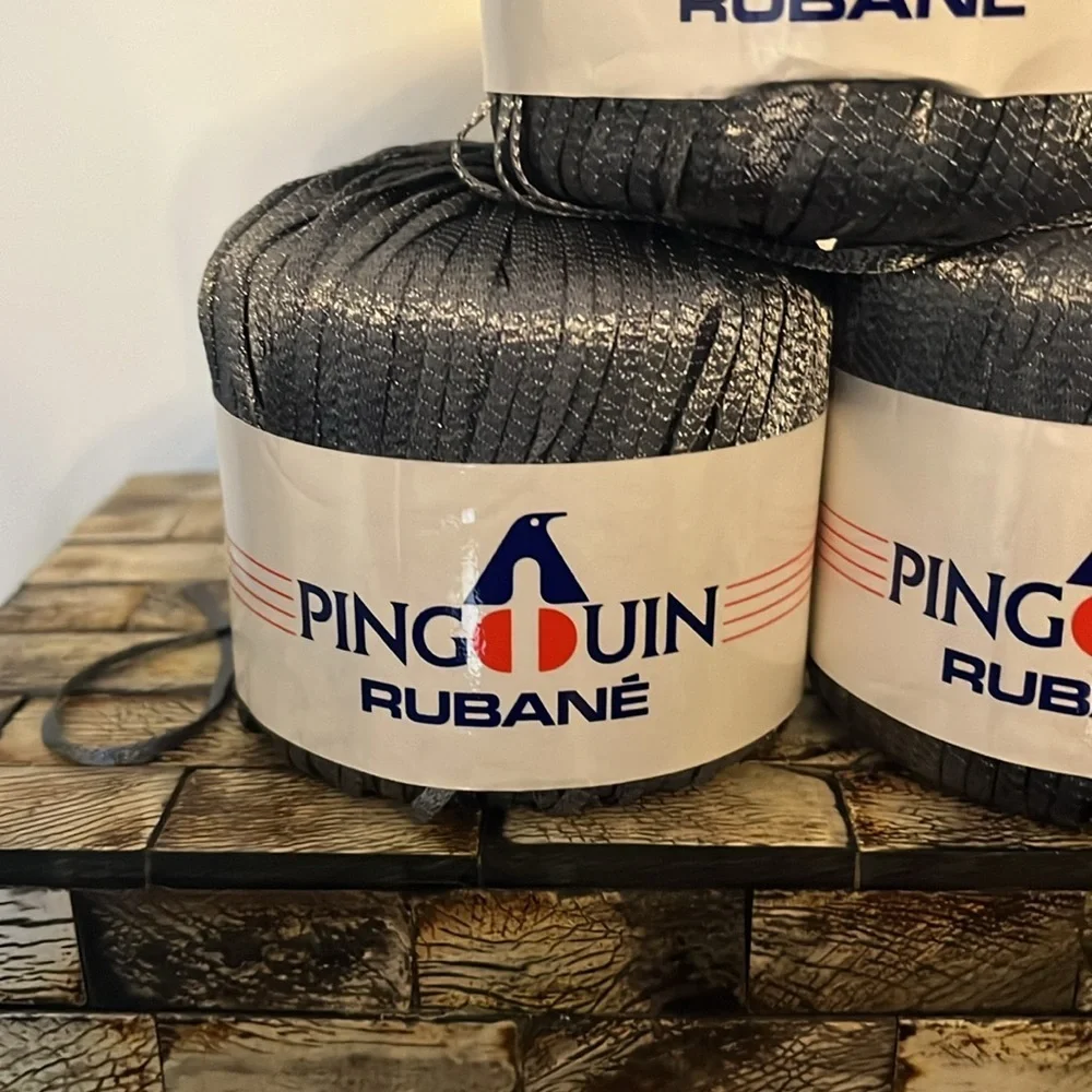 NWT PINGOUIN Rubané Polymide Ribbon Shiny DK 50g 75m - Dark Grey - 3 Skeins - Picture 3 of 6